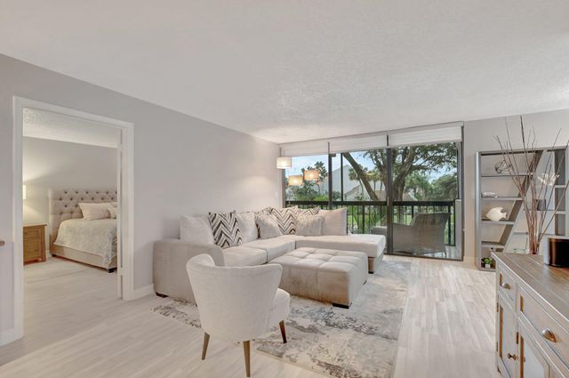 $329,000 | 1822 Bridgewood Drive, Unit 1822 | Boca West