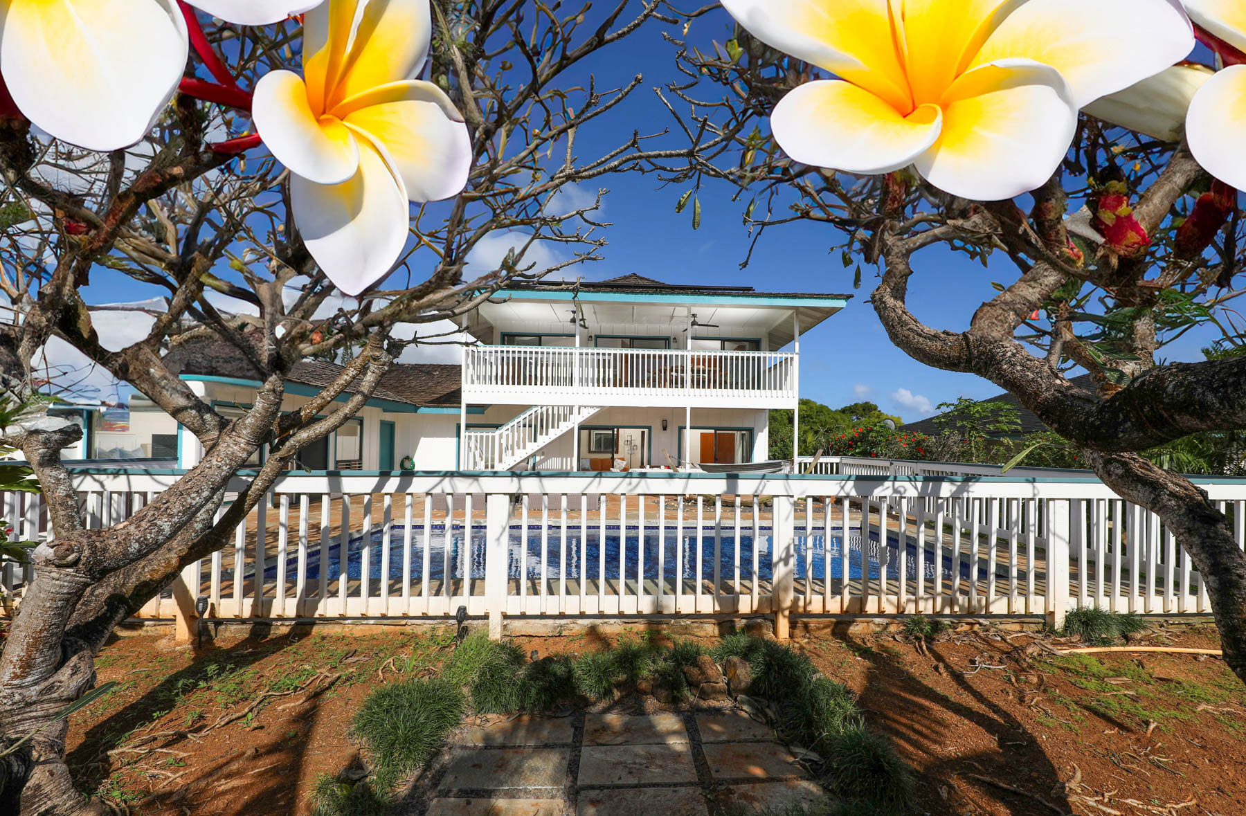 a view of a house with a backyard