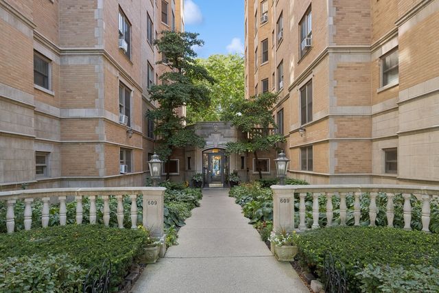 $500,000 | 609 West Stratford Place, Unit 6A | Lake View East