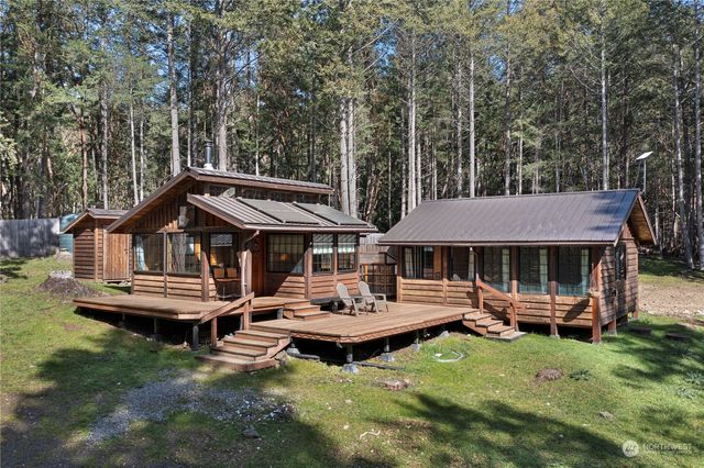 $495,000 | 35 North Airport Way | Stuart Island