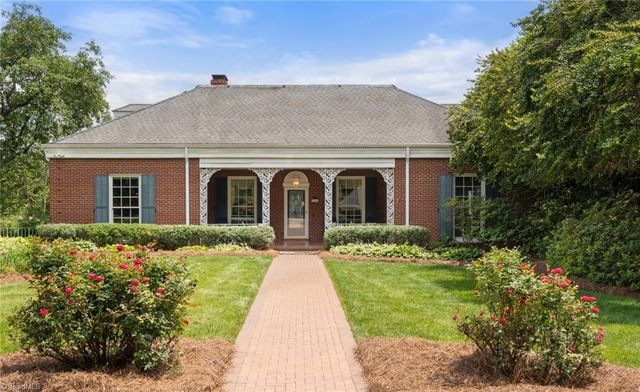 $999,000 | 3935 Springlake Court | Clemmons