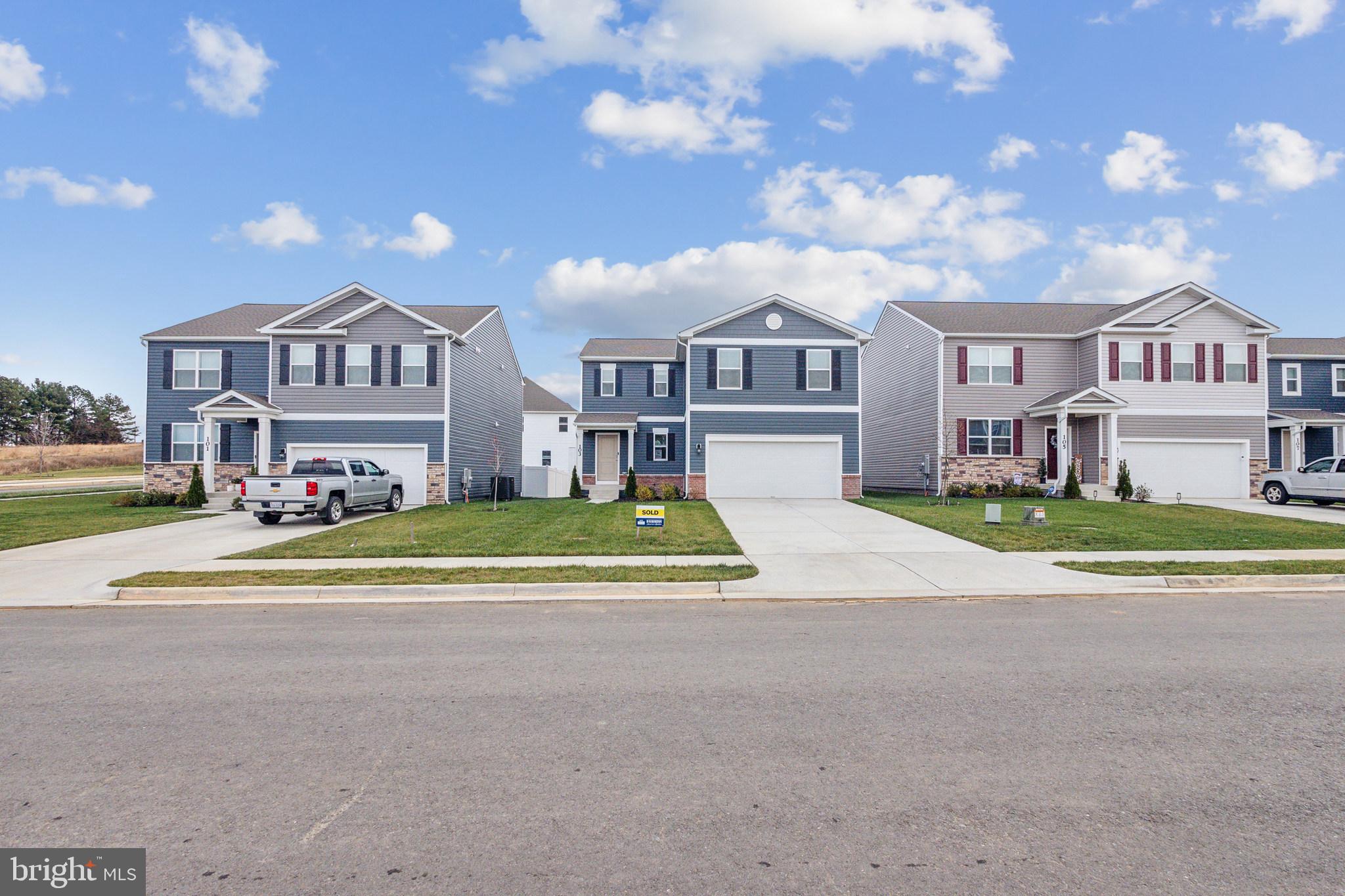 a view of house with a yard