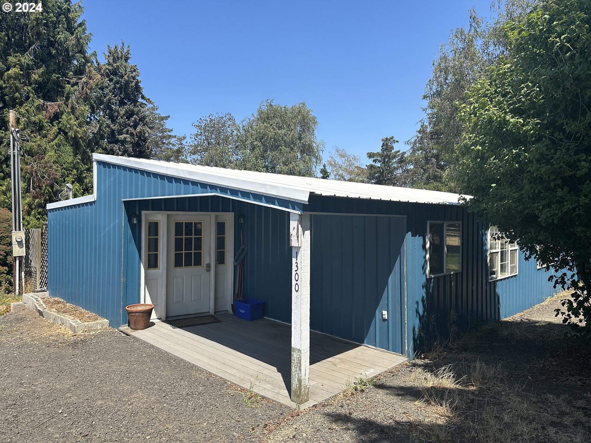 a view of a house with a garage