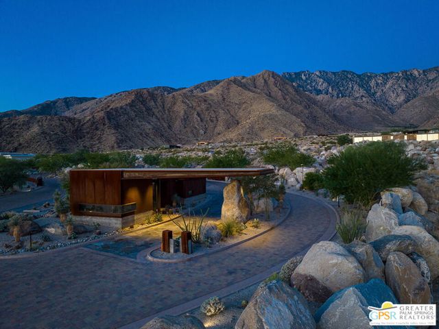 $1,061,000 | 2490 Winter Sun Drive | Desert Palisades