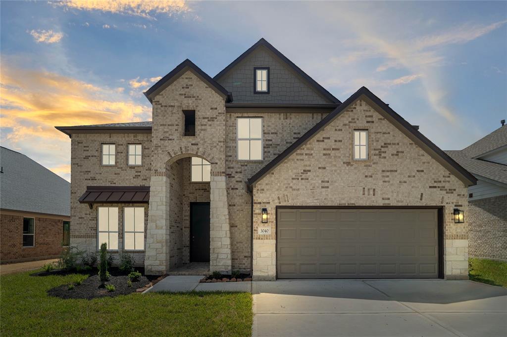 Welcome home to 3040 Mesquite Pod Trail located in Barton Creek Ranch and zoned to Conroe ISD.