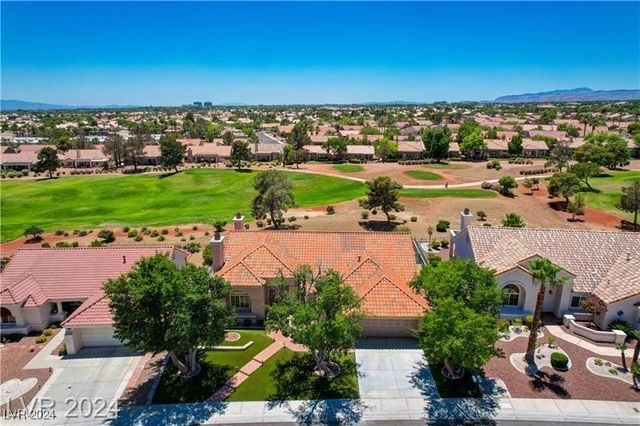 $999,999 | 9609 Eagle Valley Drive | Sun City Summerlin