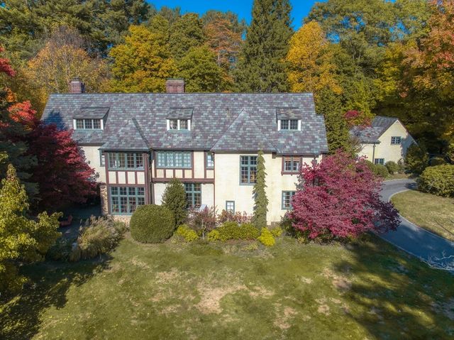 $2,250,000 | 1 Fawn Circle | Bedford