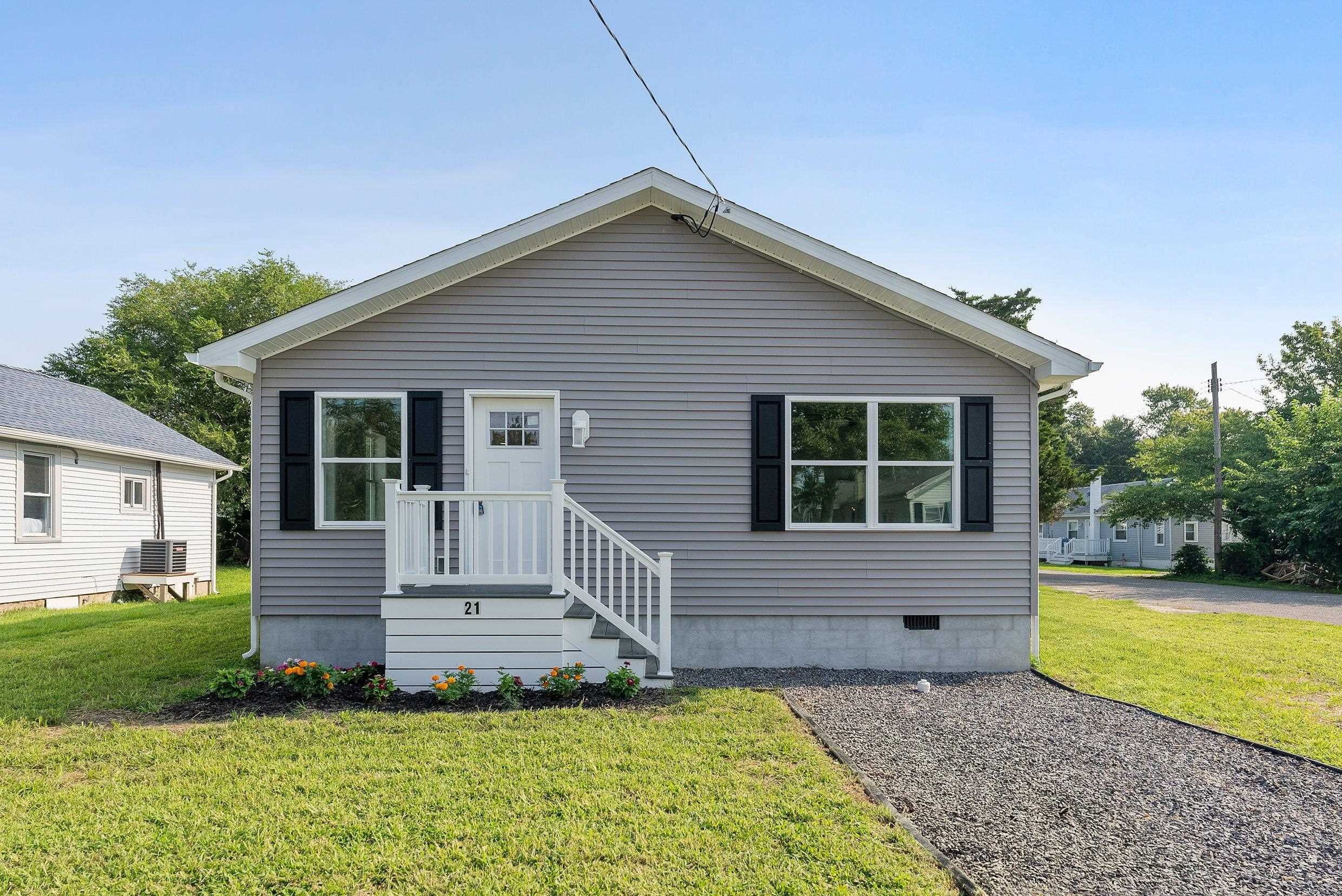 a view of house with backyard