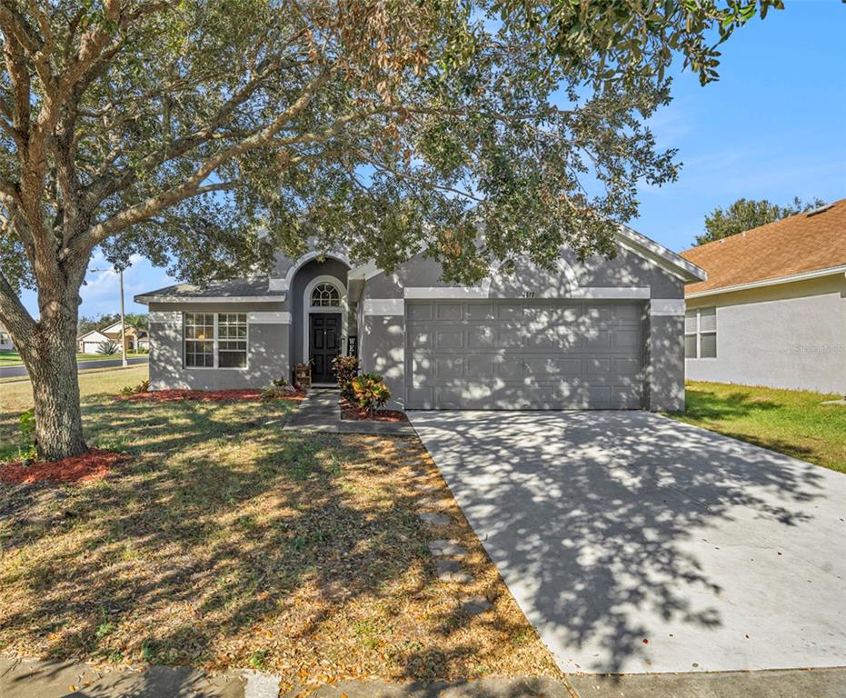 a view of a house with a yard