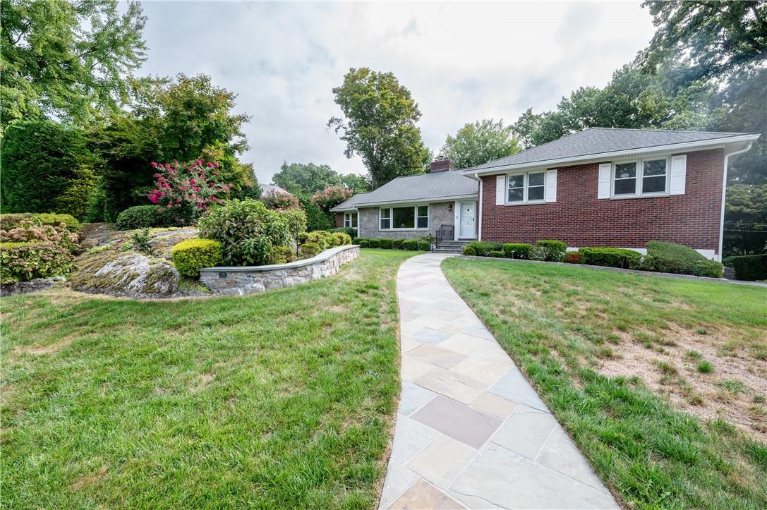 View of front of property featuring a front yard