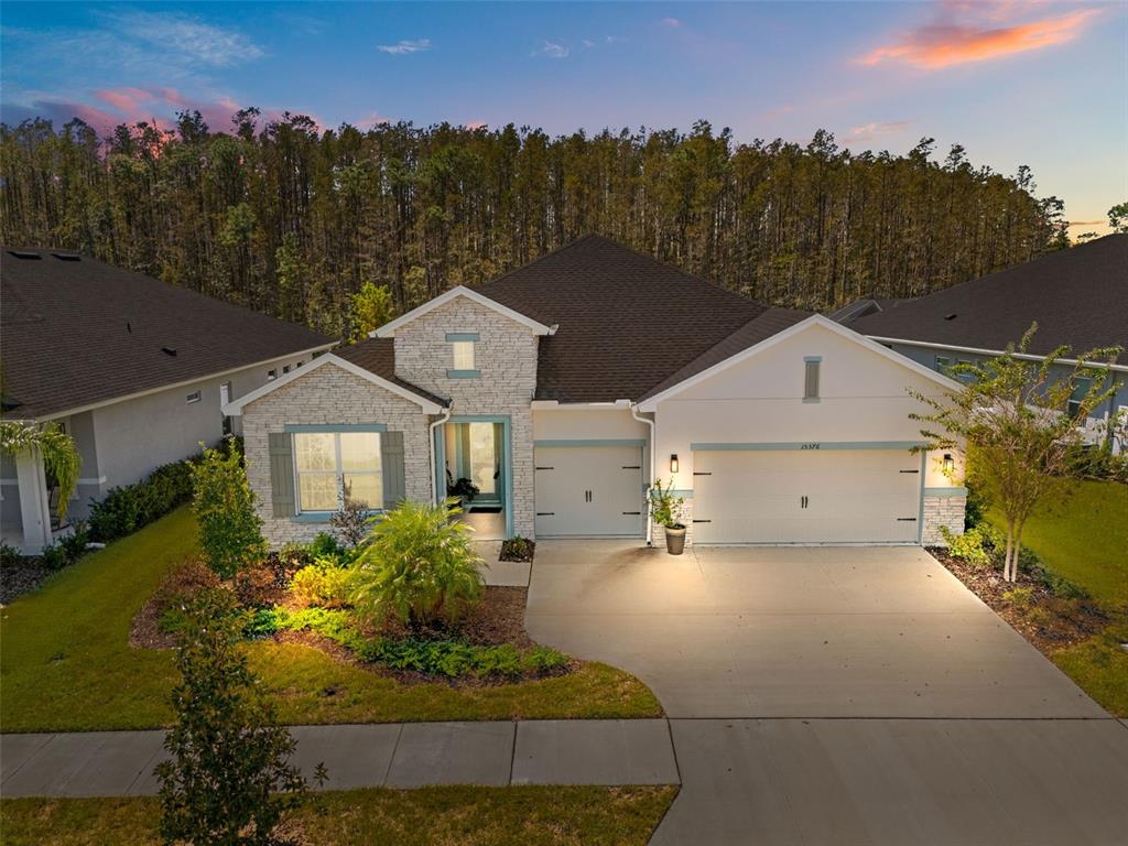 a view of a house with a yard