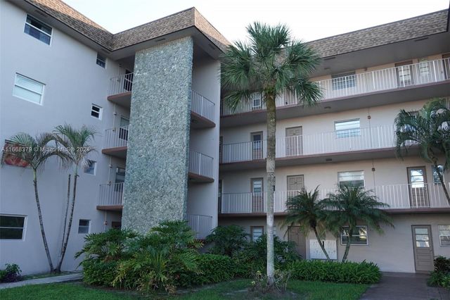 $225,400 | 2420 Southwest 81st Avenue, Unit 303 | Arrowhead Condominium