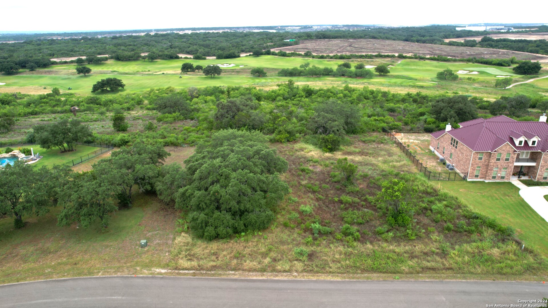 a view of a green field with lots of green space