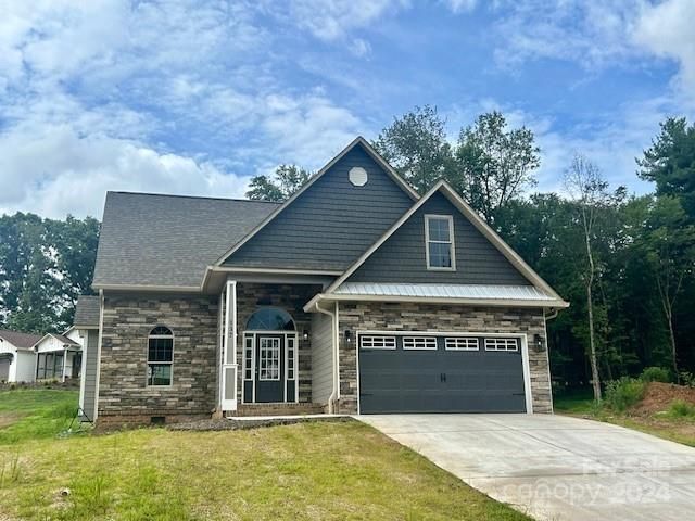 $429,900 | 137 Maplewood Court | Hudson Township - Caldwell County