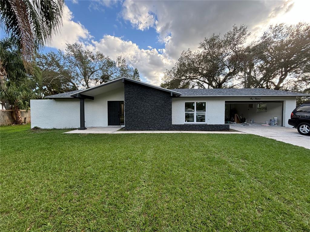 a view of a house with a backyard