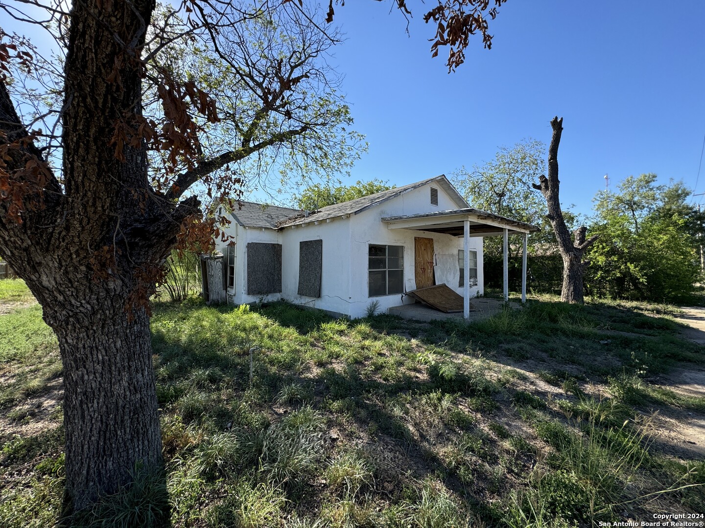 a view of a house with garden