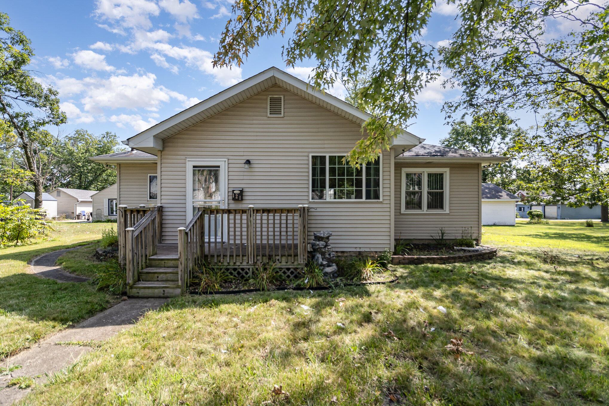 a view of a house with a yard