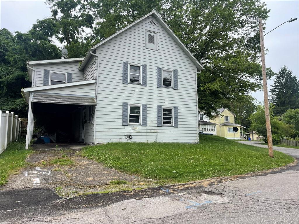 a view of a house with a yard