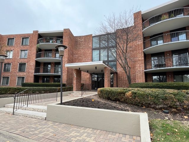 $1,750 | 1405 East Central Road, Unit 305A | Arlington Heights