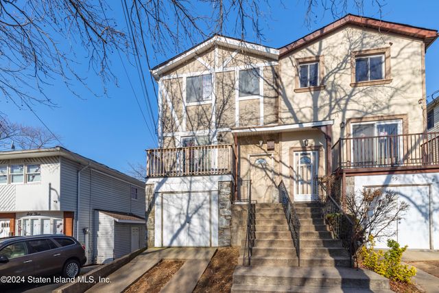 $749,000 | 61 Oakville Street | Willowbrook