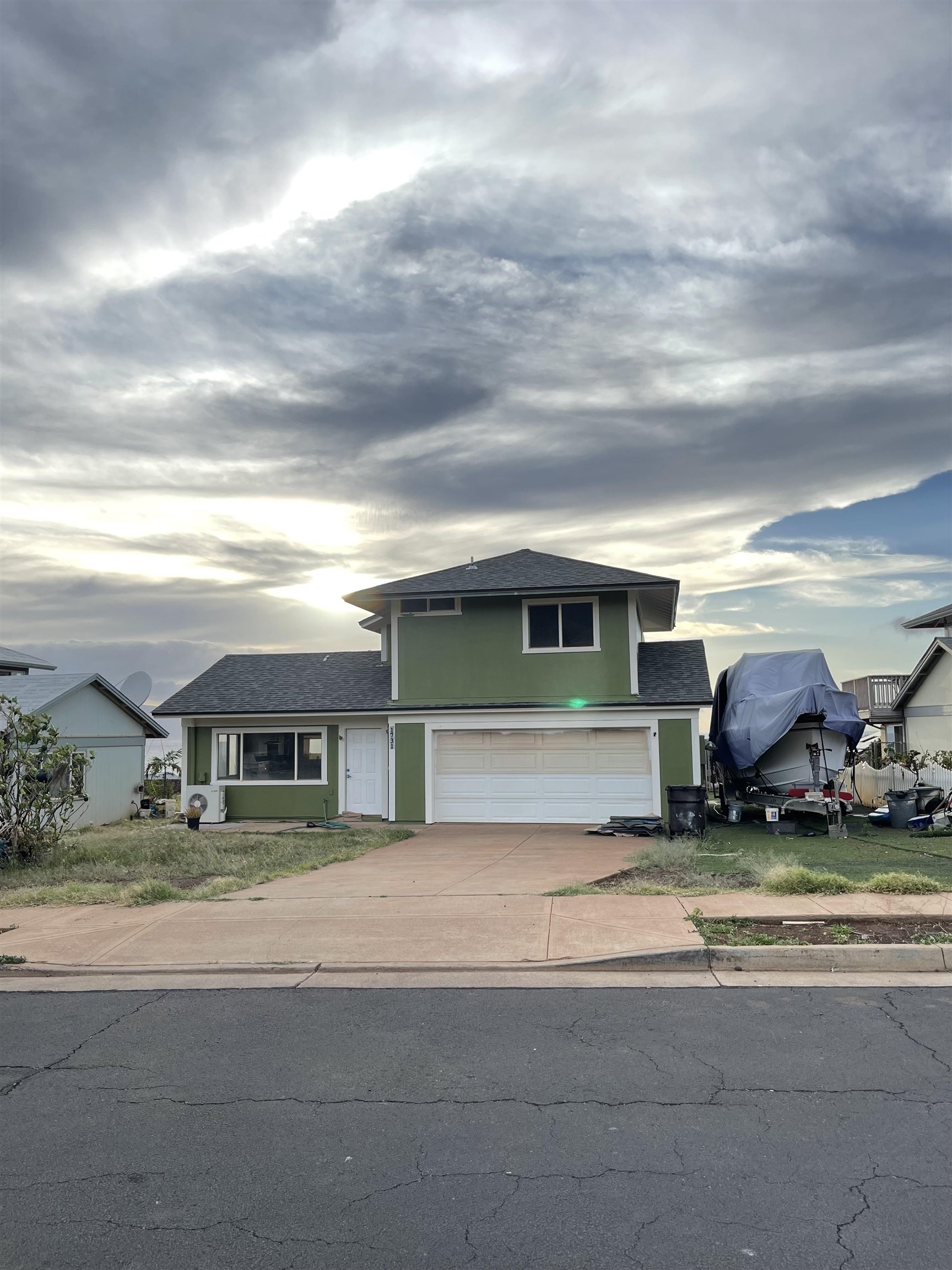 a view of house with a yard in front of it