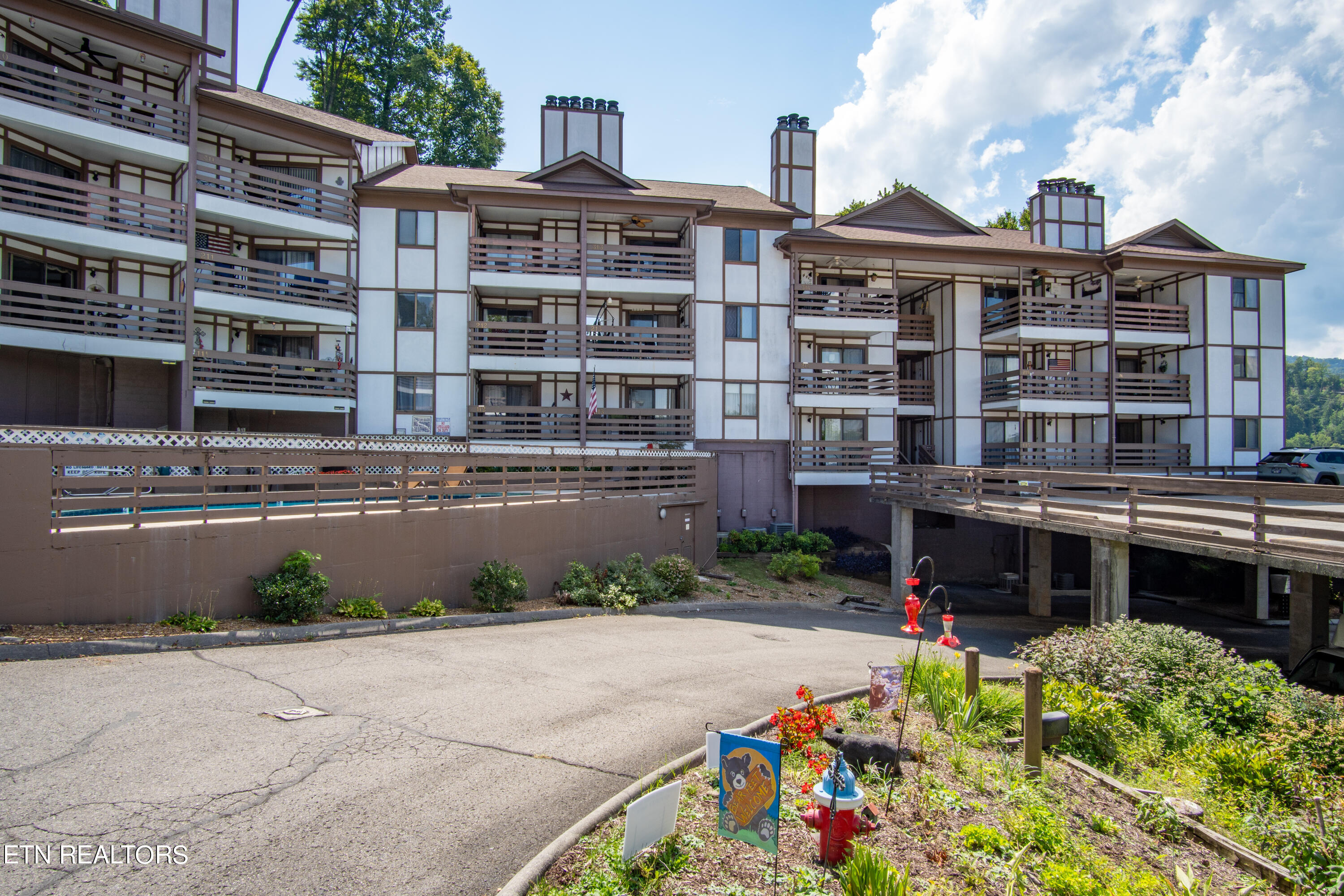 HIGH CHALET CONDOMINIUMS - Prices & Condominium Reviews (Gatlinburg, TN)