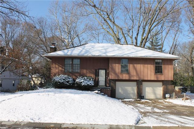 $285,000 | 6808 North Walrond Avenue | Meadowbrook North