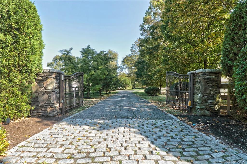 a view of a pathway with a yard