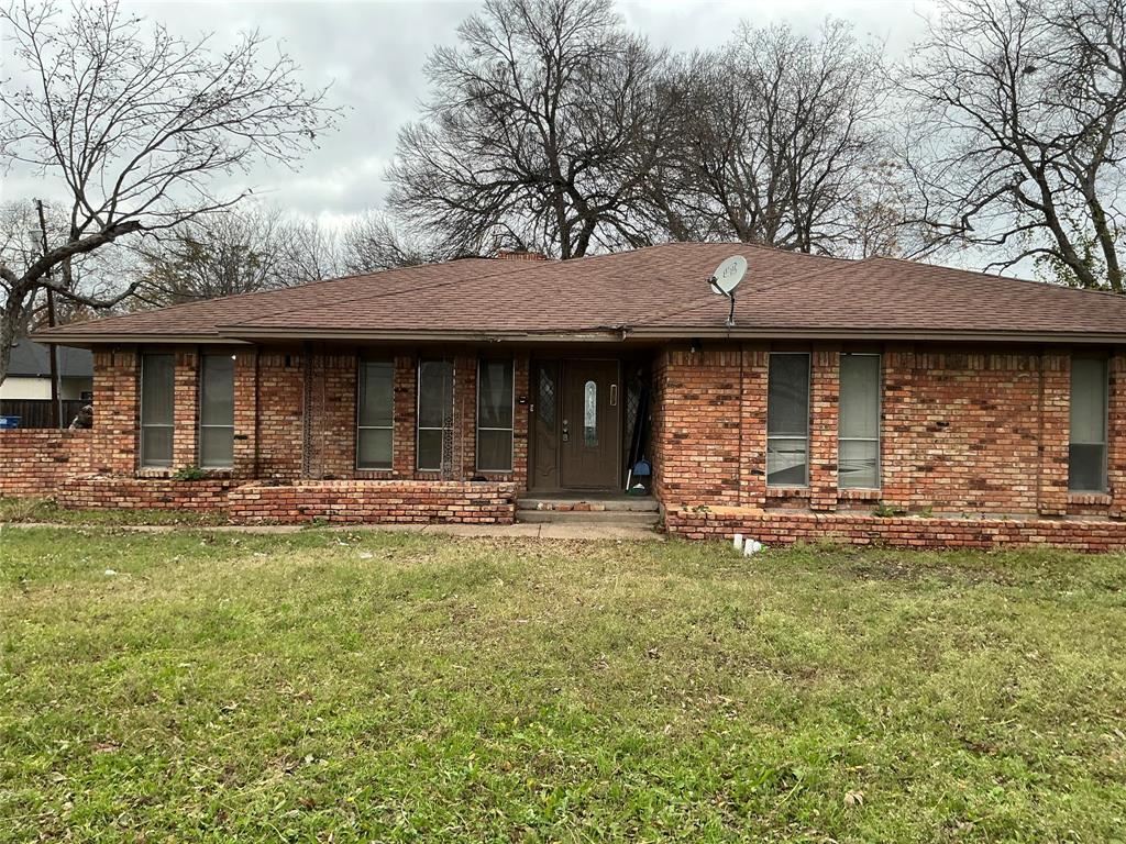 a view of a house with backyard porch and sitting area