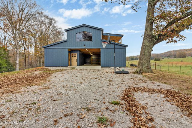 $949,000 | 8225 Red Hill Road