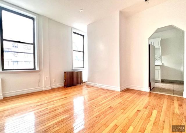 $2,700 | 149 Leonard Street, Unit 3 | Williamsburg