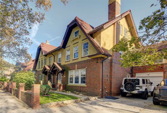 $1,599,000 | 264 Highland Boulevard | Highland Park