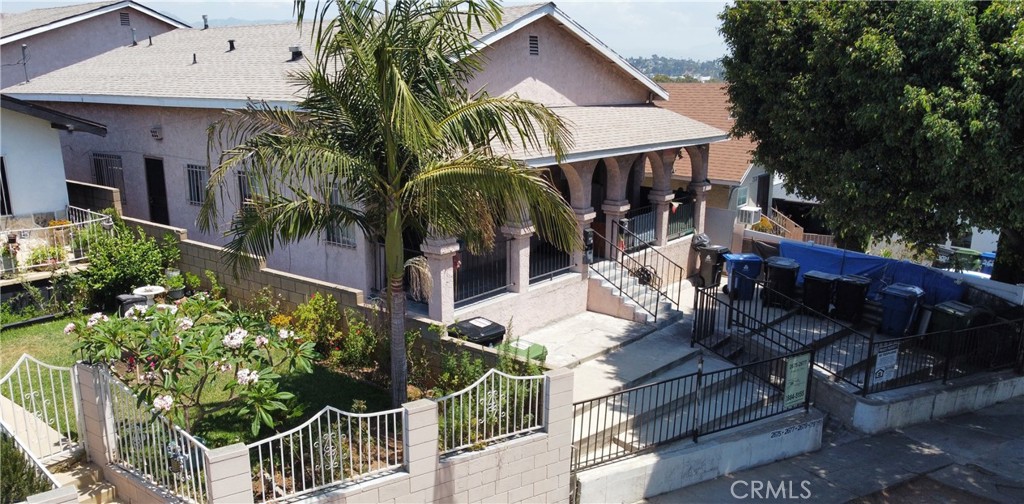 a view of house and outdoor space