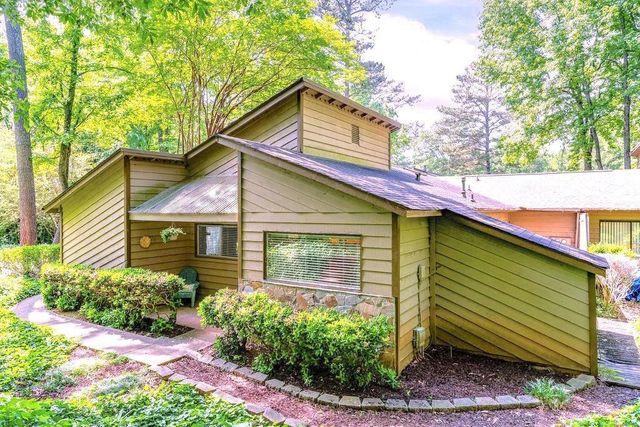 $270,000 | 870 Bonnie Glen Drive Southeast | Powers Park