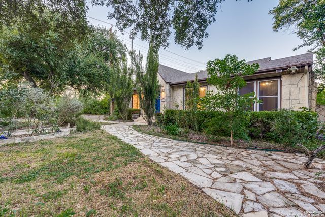 $845,000 | 454 Paseo Encinal Street | Olmos Park