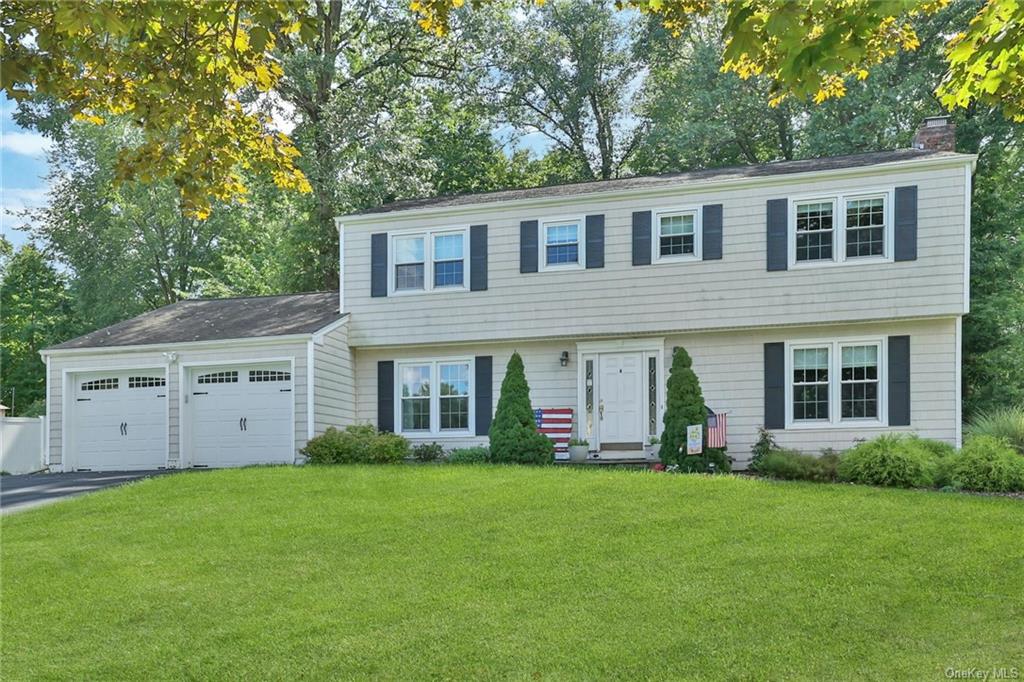 View of front facade with a garage and a front yard