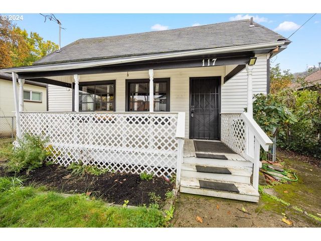 $249,900 | 117 Southeast Hoover Avenue | Roseburg