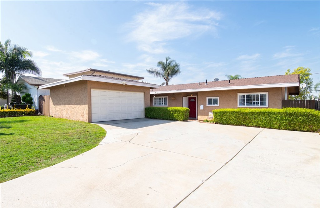 a front view of house with yard