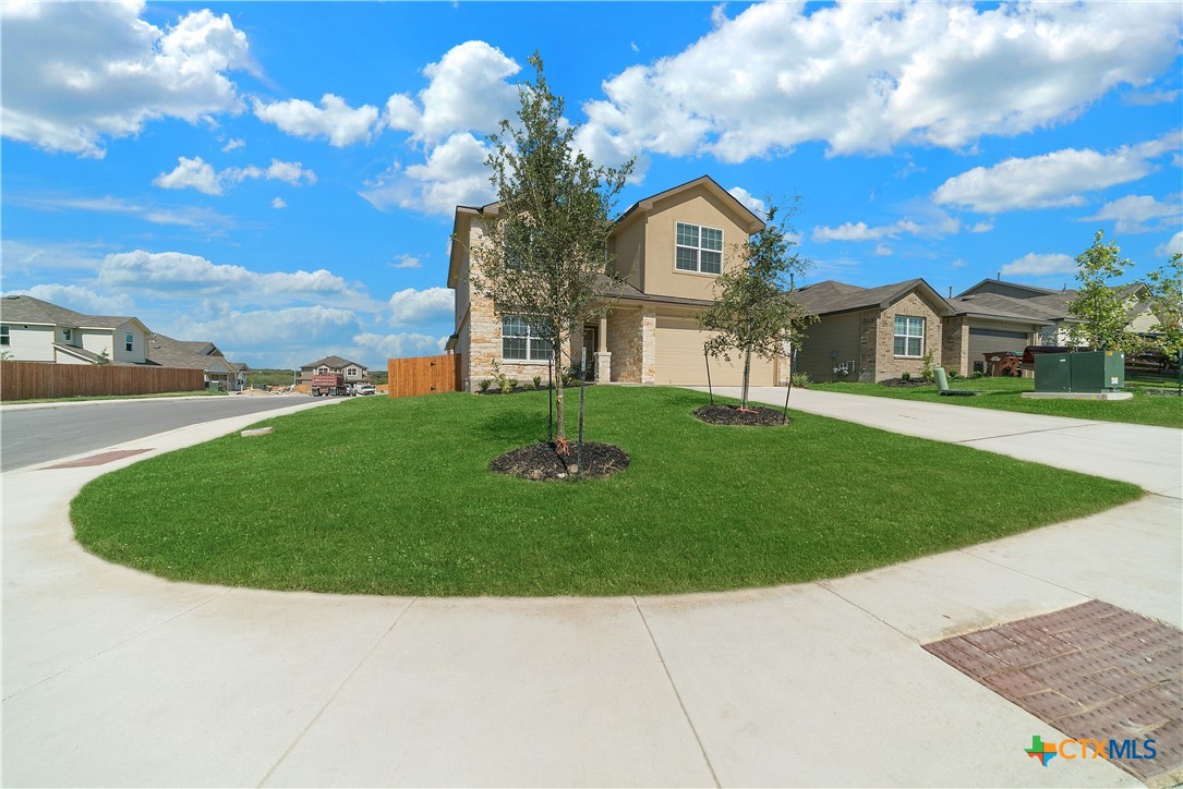 a view of a front of house with a yard