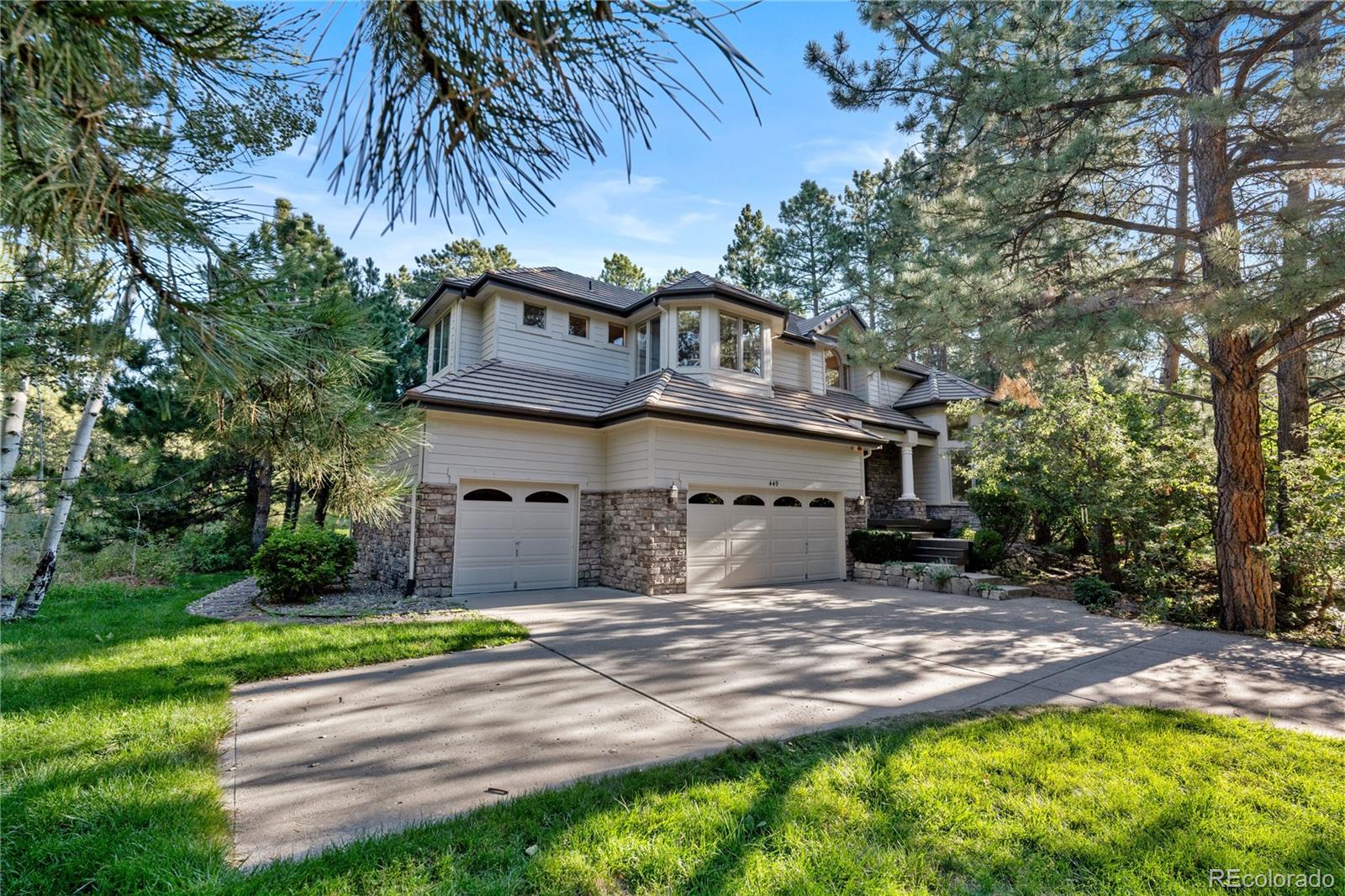 a view of a house with a yard