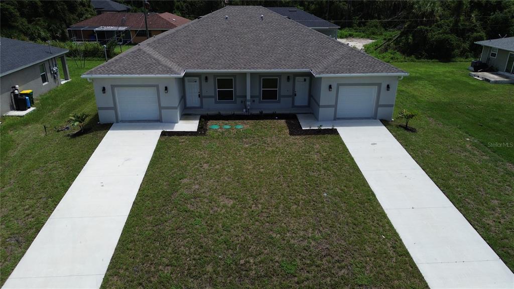 a view of a house with a yard