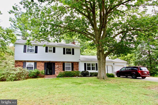 $2,350 | 79 Oakcrest Drive | Highland Acres South