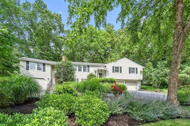 $1,150,000 | 17 Stagecoach Road | Medfield