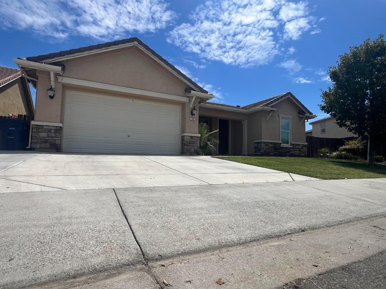 a front view of house with yard