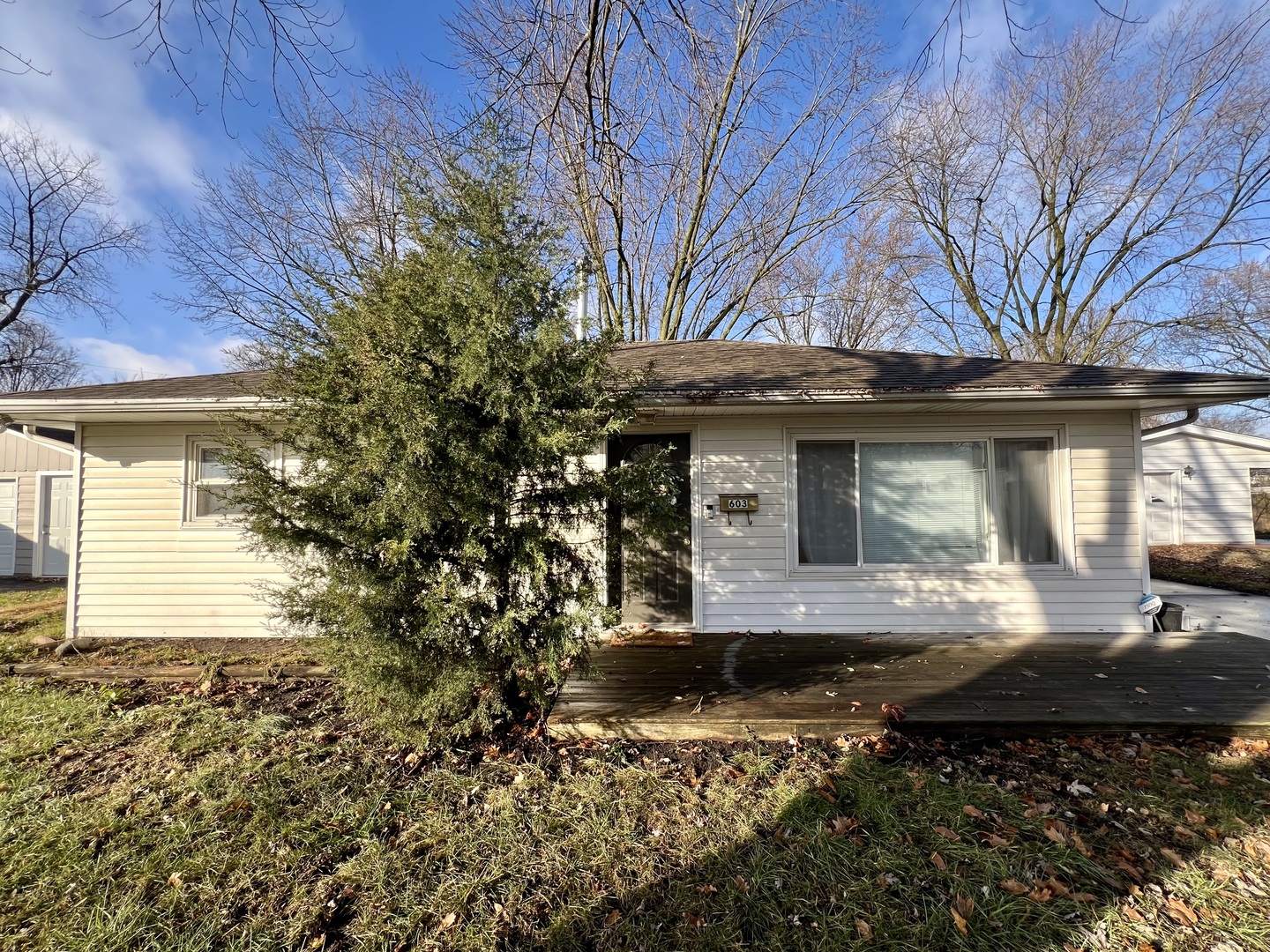 a front view of house with yard