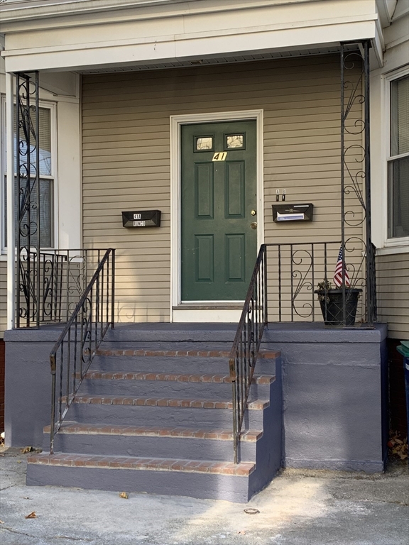 a view of entryway front of house