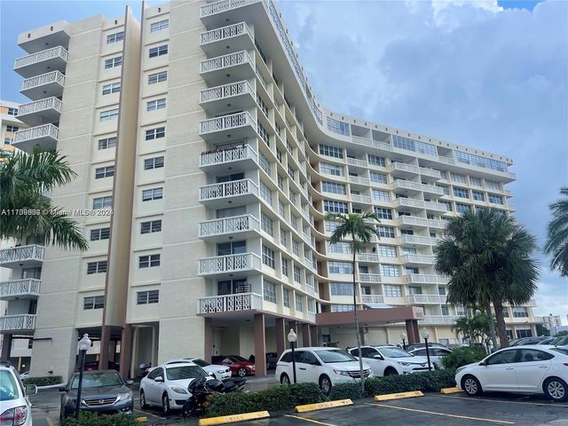 $1,725 | 1817 South Ocean Drive, Unit 223 | Oceanside