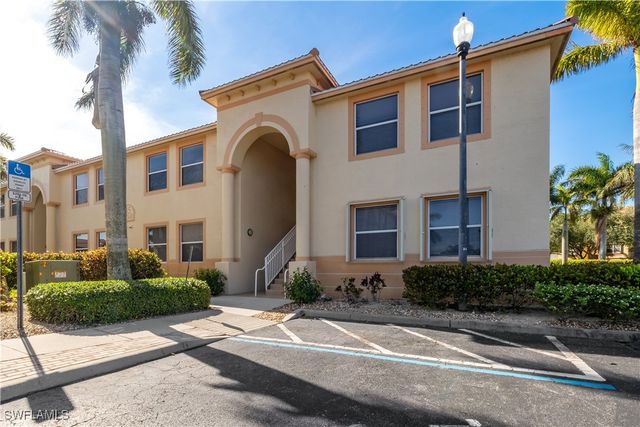 $238,500 | 15360 Bellamar Circle, Unit 3523 | Iona