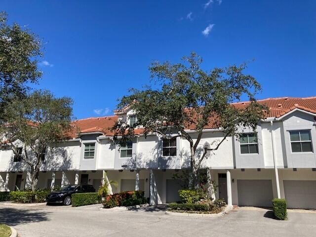 $330,000 | 2058 Alta Meadows Lane, Unit 2511 | Delray Beach