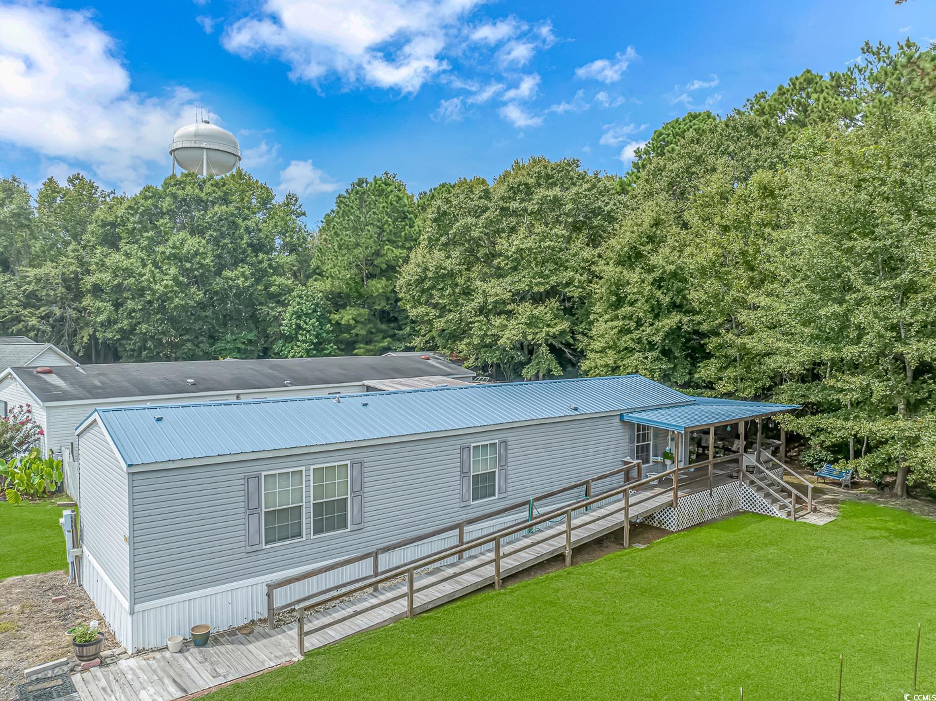 Front angle view of property featuring a lawn